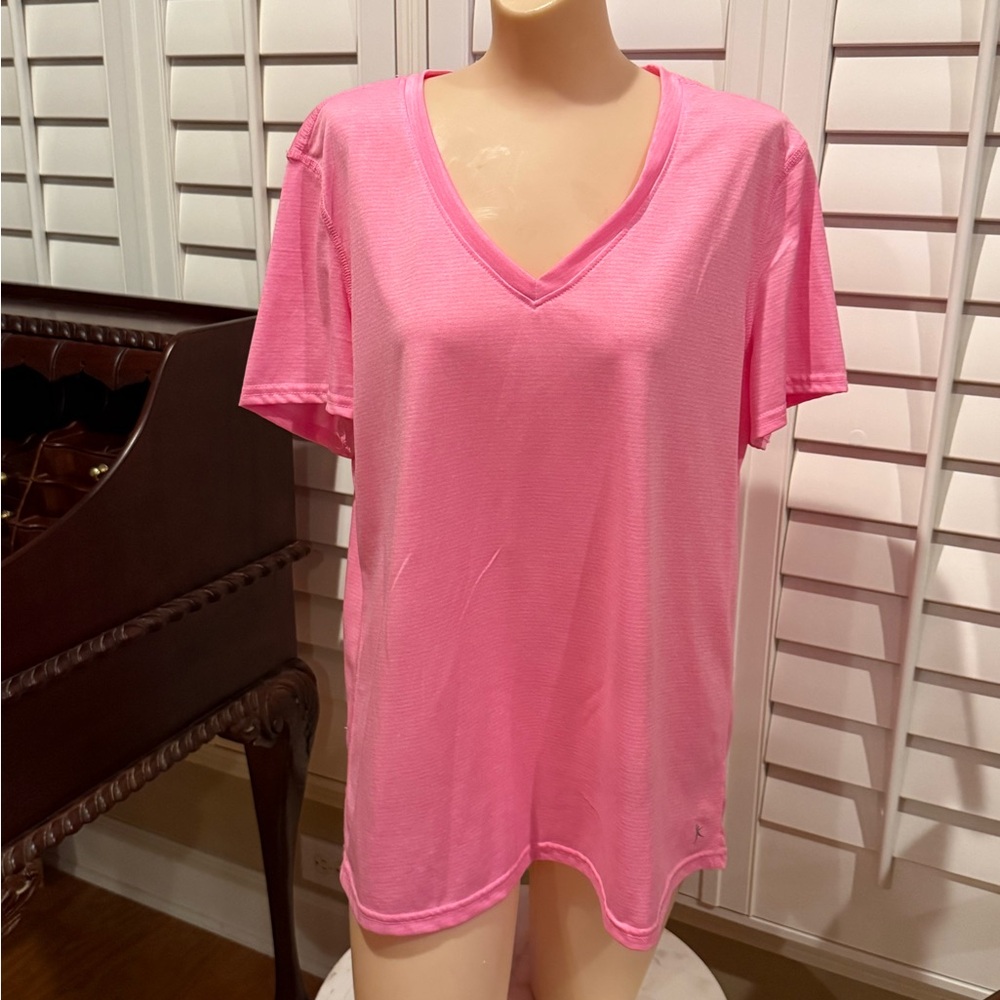 Danskin Now Pink V-Neck Short Sleeve Tee in XXL semi-fitted DRI-More fabric